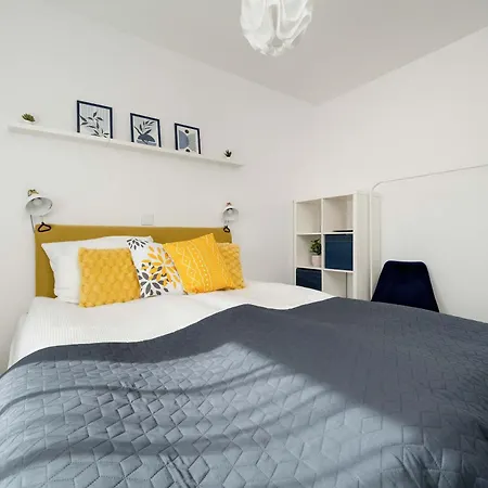 Wyjatkowy Z Parkingiem By Renters فروتسواف